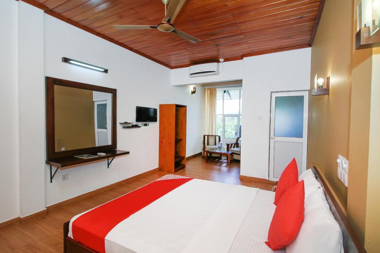Oyo 471 Randiya Hotel Moratuwa Eksteriør billede