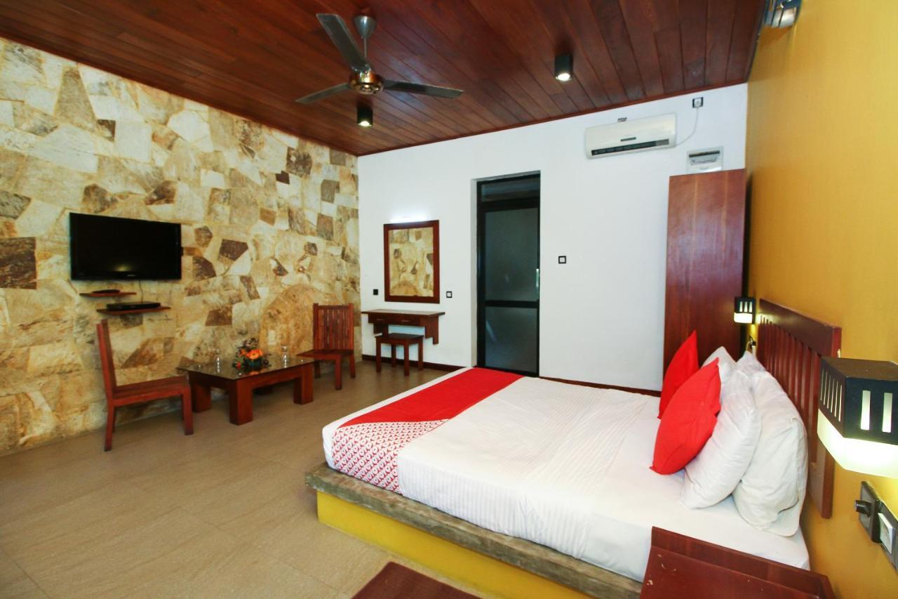 Oyo 471 Randiya Hotel Moratuwa Eksteriør billede